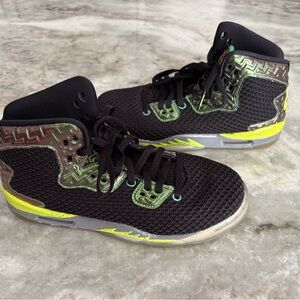 NIKE AIR JORDAN SPIKE FORTY 40 GG 811121-017 Boys Size 4Y Black Green Sneakers